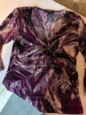 Dusak Designs Twisted Front Abstract Print Top